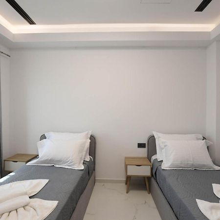 Orion Eco Suites Karteros Quarto foto